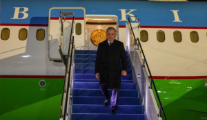 В Астану прибыл президент Узбекистана