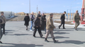 Астанада сарбаздардың ата-анасы әскери бөлімді аралады