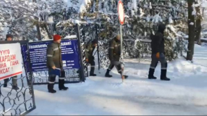 Сообщение о бомбах: в Бишкеке прошли массовые эвакуации