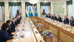 Токаев и Рахмон провели переговоры в расширенном составе