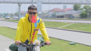Необычное турне: два велосипедиста путешествуют до Астаны из Китая