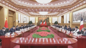Президент Франции и глава Еврокомиссии посетили с визитом Китай