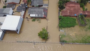 Наводнение в Бразилии лишило крова десятки семей