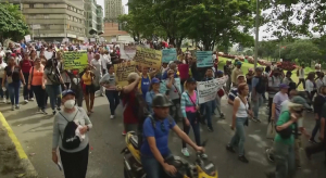 Сотрудники госсектора вышли на акцию протеста в Каракасе