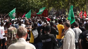Мигранты во Франции выступают против ужесточения правил