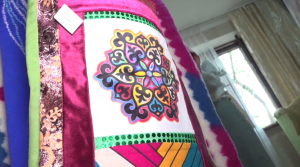 Одежду в национальном стиле изготавливает жительница Атырау
