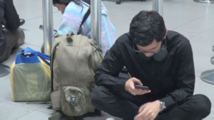 Сотни пассажиров застряли в аэропортах Колумбии и Перу