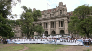 Фармацевты вышли на протесты в Аргентине