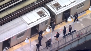 Ребёнок погиб во время стрельбы на станции метро Нью-Йорка