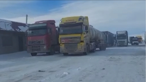 Застряли на дороге: 600 человек эвакуировали в Туркестанской области