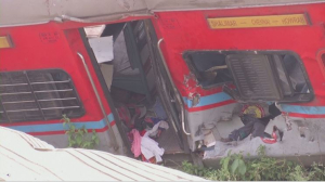 Начато расследование причин столкновения поездов в Индии