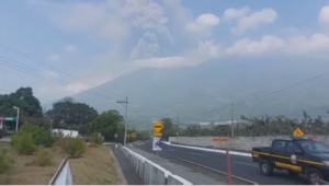 Извержение вулкана: больше 250 человек эвакуировали в Гватемале