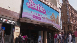 «Барби» по кассовым сборам опережает «Оппенгеймера»