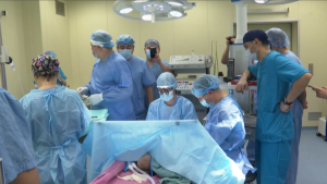 Детский хирург мирового уровня проводит мастер-классы для казахстанских врачей в Астане