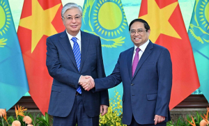 Токаев провел встречу с Премьер-министром Вьетнама