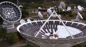 Спутниковую антенну переделали в солнечную панель в Швейцарии