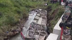 Автобус упал в реку в Перу: десять человек погибли