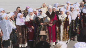 Парад в национальных костюмах организовала партия «Ауыл» в столице