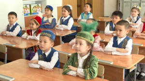 Ученики перешли на форму в национальном стиле в школах Жезказгана