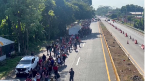 Караван мигрантов из почти 8 тыс. человек движется к границе США и Мексики