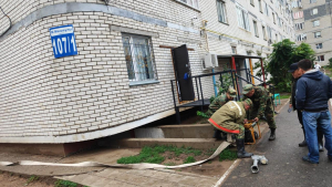 Дворы и подвалы домов затопило в Уральске