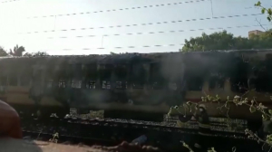 Девять человек погибли в результате пожара в поезде в Индии