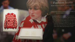 Свитер принцессы Дианы выставят на аукцион в Нью-Йорке