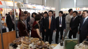 Жителям южнокорейской провинции показали казахскую культуру и кулинарные традиции