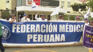 Больше 50 тысяч врачей объявили забастовку в Перу