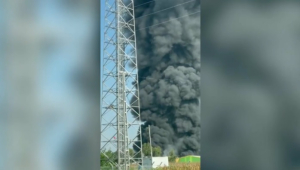 Пожар охватил сразу 18 предприятий в турецкой Адане