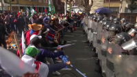 Полиция Боливии применила слезоточивый газ для разгона учителей