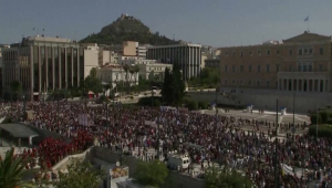 Тысячи протестующих вышли на улицы Афин