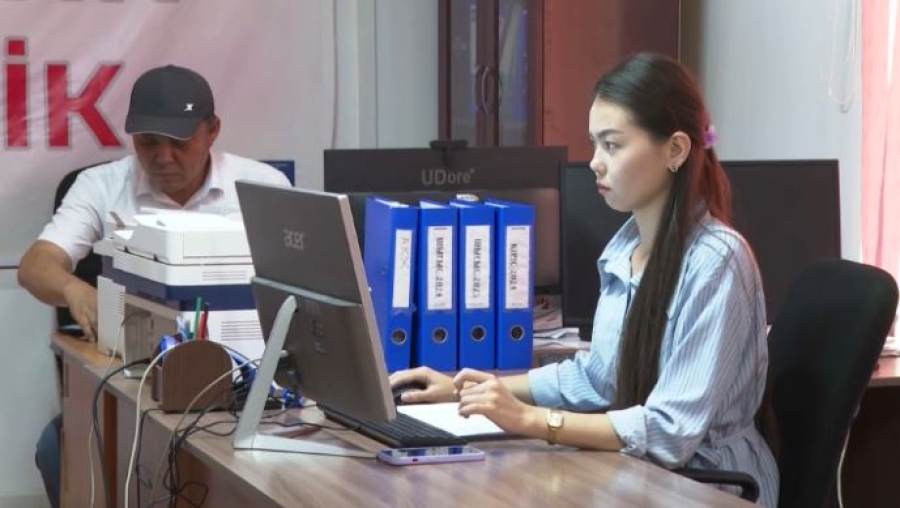 Без конкурса — на госслужбу: 44 молодых специалиста трудоустроены в Туркестанской области