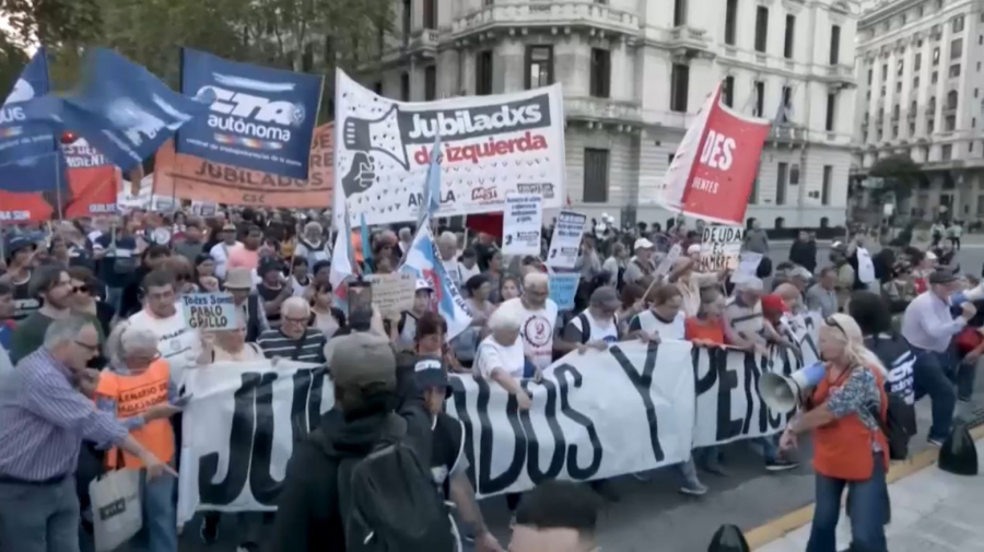 Пенсионеры вышли на антиправительственные протесты в Буэнос-Айресе