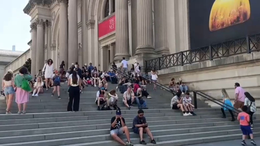 Жители США уделяют больше времени на чтение книг