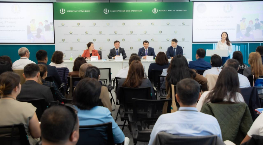 Около 6 тысяч педагогов повысят уровень финансовой грамотности