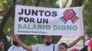 Пенсионеры и госслужащие вышли на протесты в Венесуэле