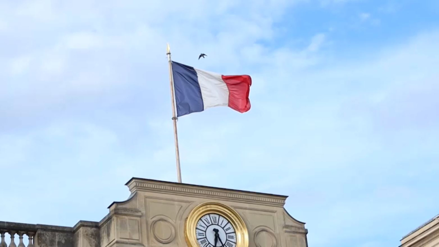 Францияда парламент үкіметке сенімсіздік білдірді