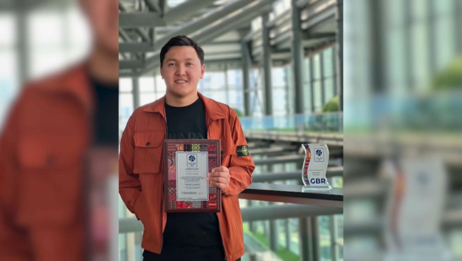 Қазақстандық параспортшы Балқашты жүзіп өтіп, халықаралық рекордтар кітабына енді