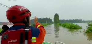 В северных регионах Китая идут поисково-спасательные работы из-за наводнений