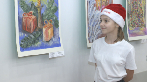 Картины профессионалов и начинающих художников представили на выставке в Караганде