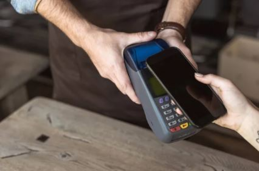 Новые правила контроля мобильных переводов начали действовать в РК