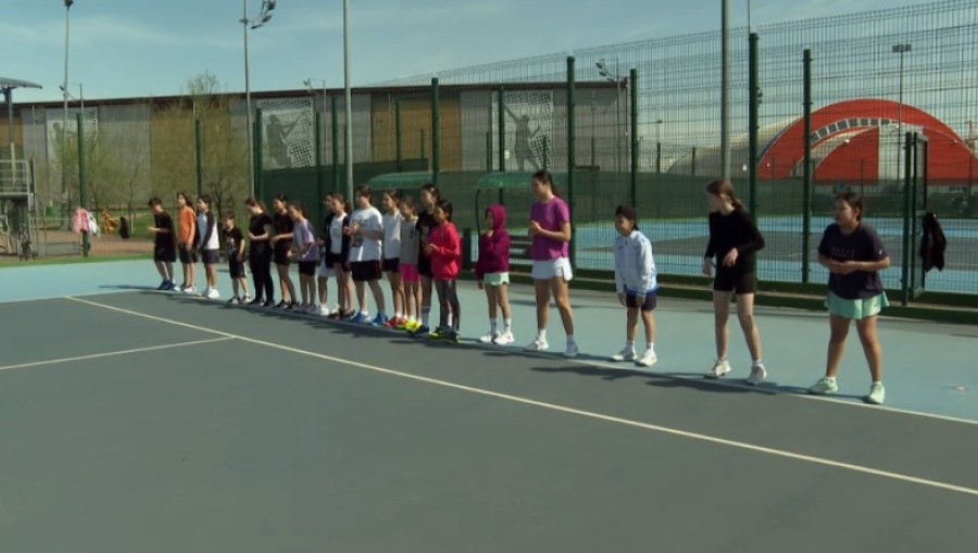 Юные спортсмены поучаствовали в субботнике в столице