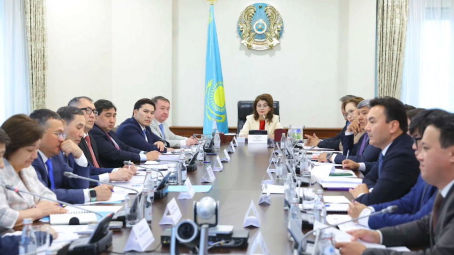 Үкіметте мемлекеттік тіл саясаты жөніндегі комиссия отырысы өтті