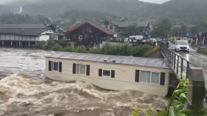 Из-за наводнения частично прорвало плотину на электростанции Норвегии