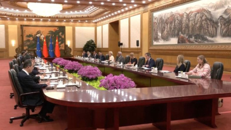 Лидеры КНР и ЕС провели встречу в Пекине