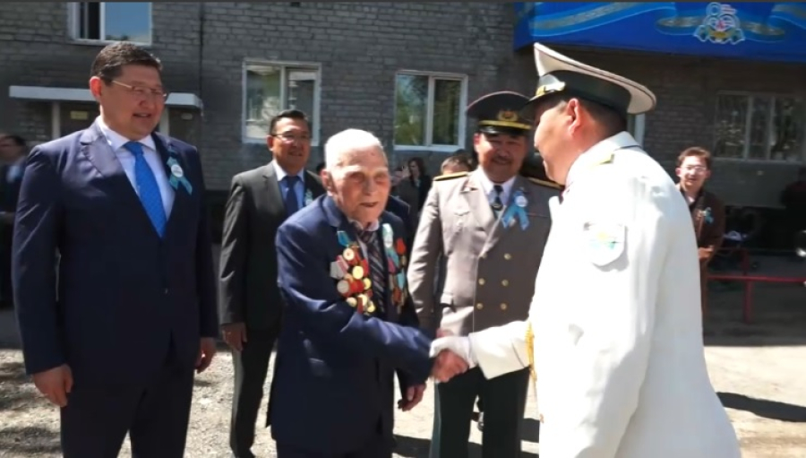 Ветеранов в Семее поздравили с Днем Победы