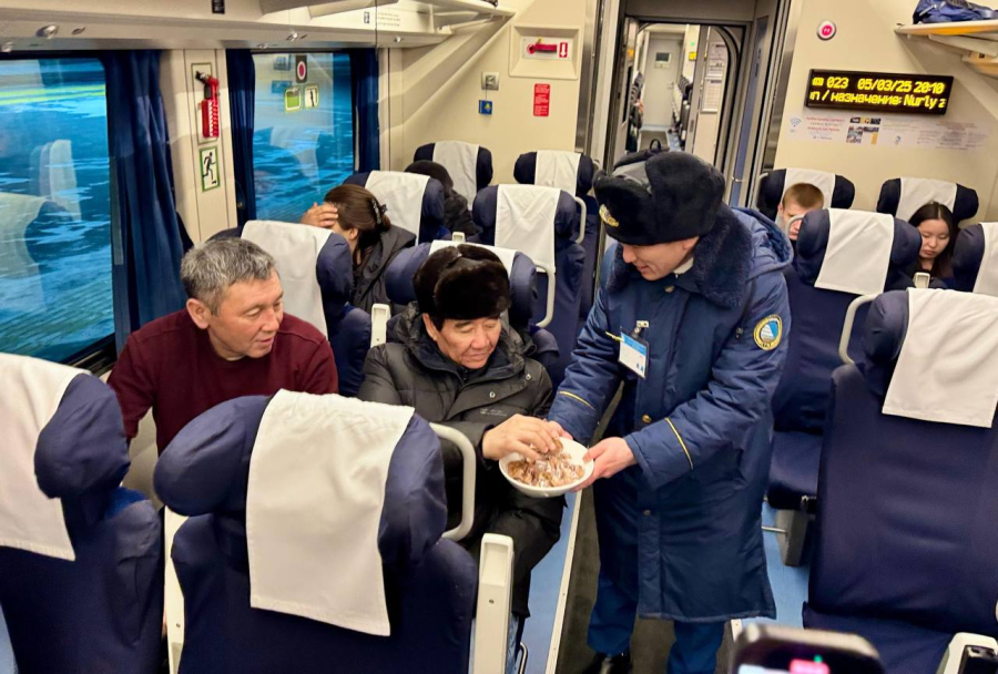 Проводники поездов поддержали пассажиров в месяц Рамадан