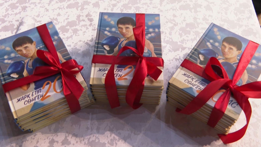 Бекзат Саттарханов туралы жинақ жарық көрді