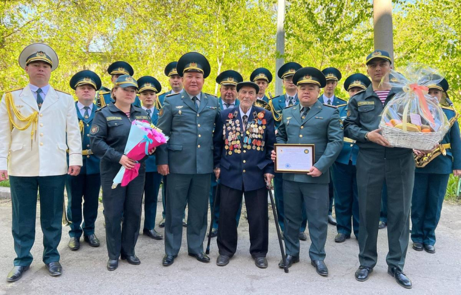 101-летнего ветерана поздравили в Карагандинской области